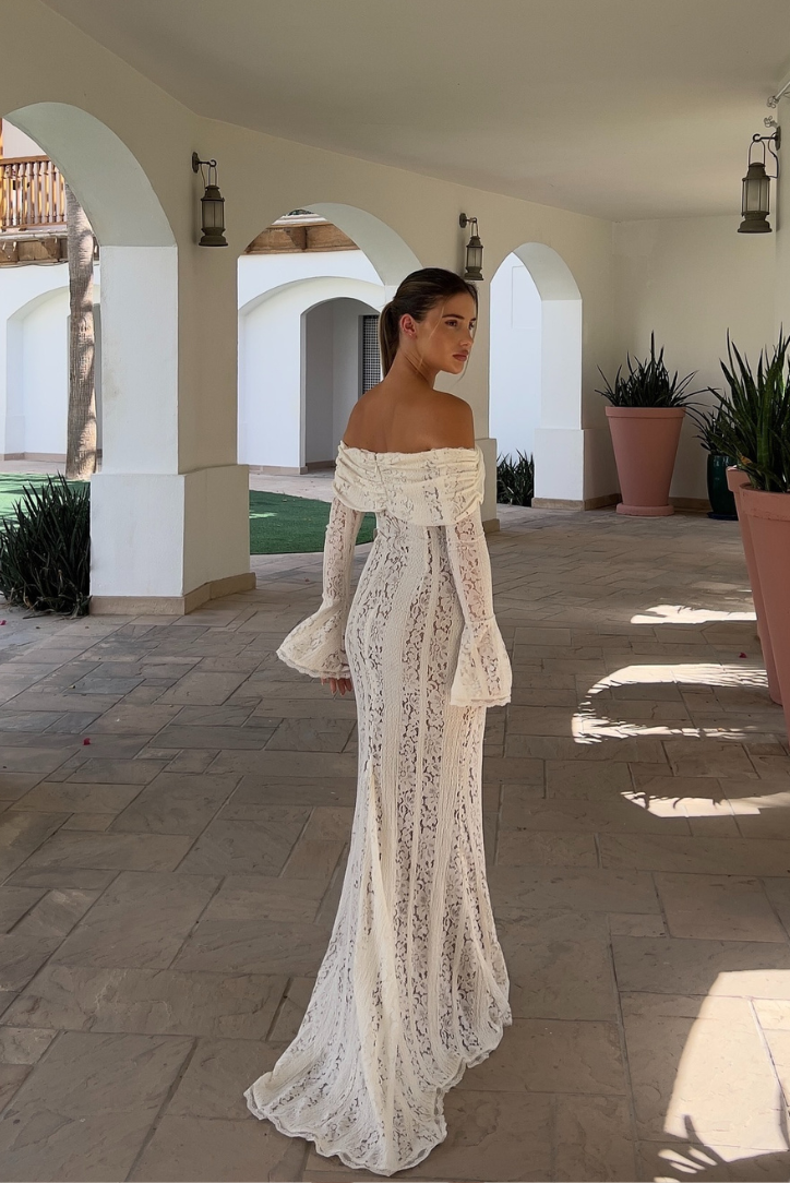 Yara | Robe maxi en dentelle sans épaules