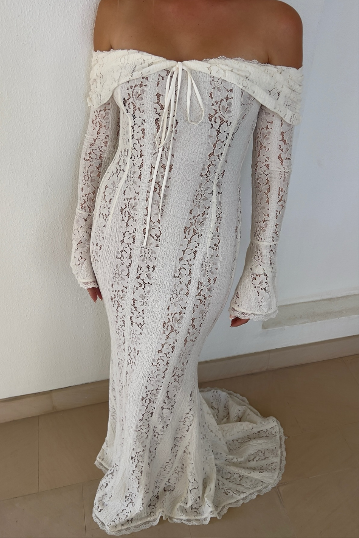 Yara | Robe maxi en dentelle sans épaules