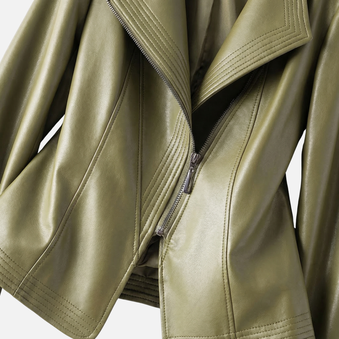 Yvette | Veste en simili cuir pour femmes, brillante et cintrée, avec large revers – Veste en PU