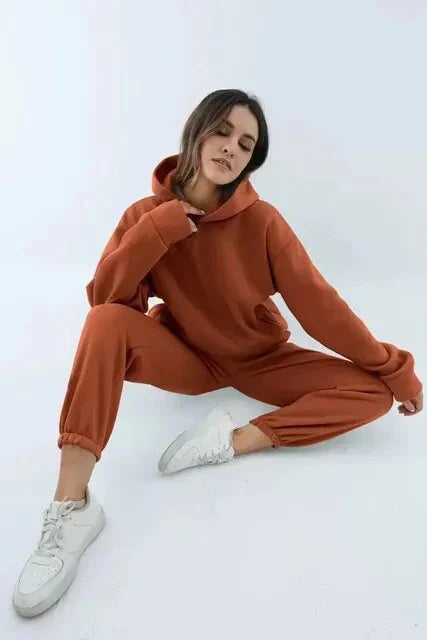 Ensemble indigo composé d'un sweat à capuche et d'un pantalon de jogging pour femmes