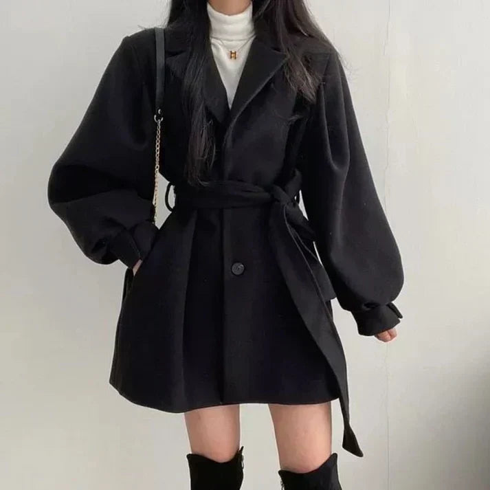 Judith – manteau court avec ceinture