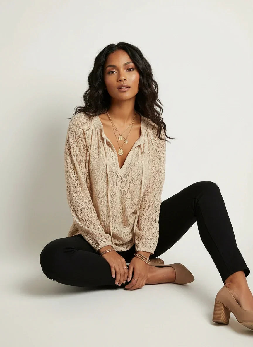 Blouse en dentelle aérienne avec une touche bohème - Kelly