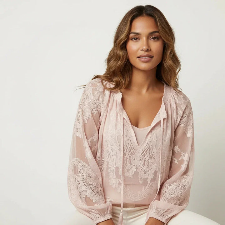 Blouse en dentelle aérienne avec une touche bohème - Kelly