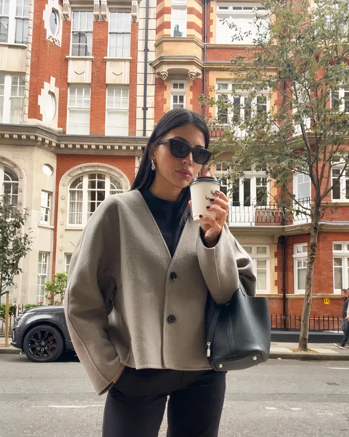 Veste d'hiver élégante, stylée et chaude avec décolleté en V pour femmes