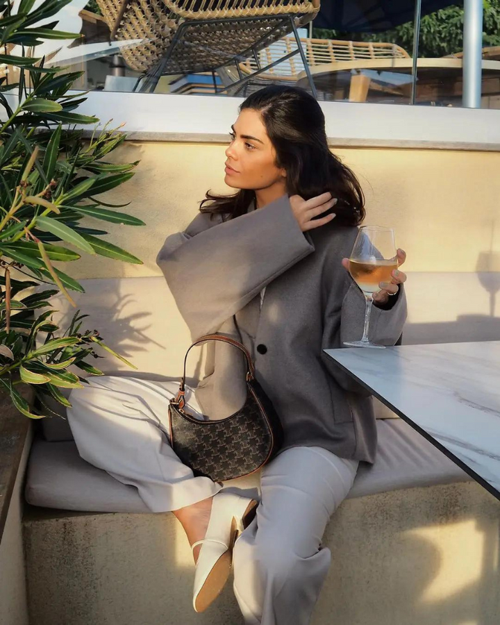 Veste d'hiver élégante, stylée et chaude avec décolleté en V pour femmes