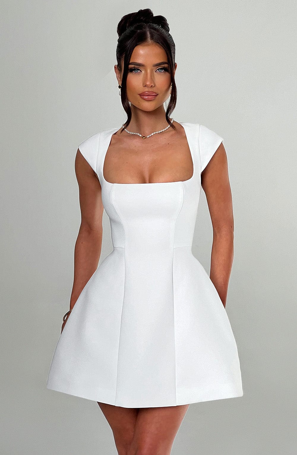 Nicole | Robe mini en ivoire élégante