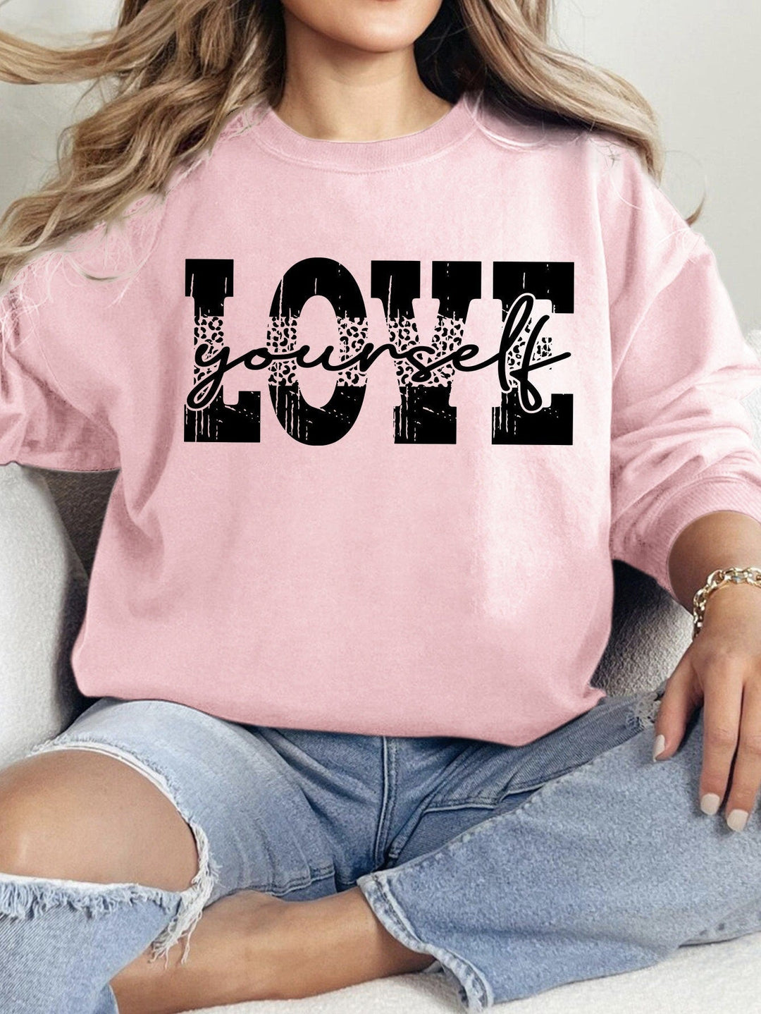 Sweat-shirt pour femmes avec un lettrage LOVE créatif et une coupe décontractée