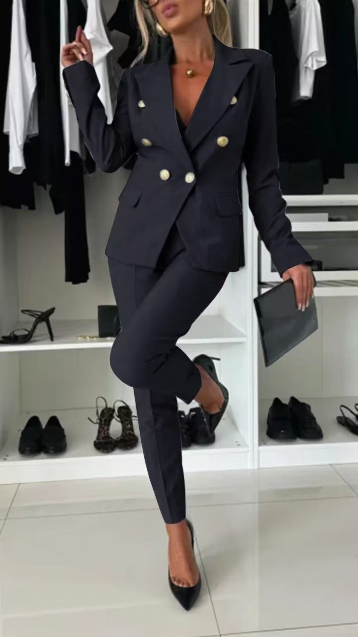 Ensemble de costume élégant pour femmes avec double boutonnage et coupe cintrée
