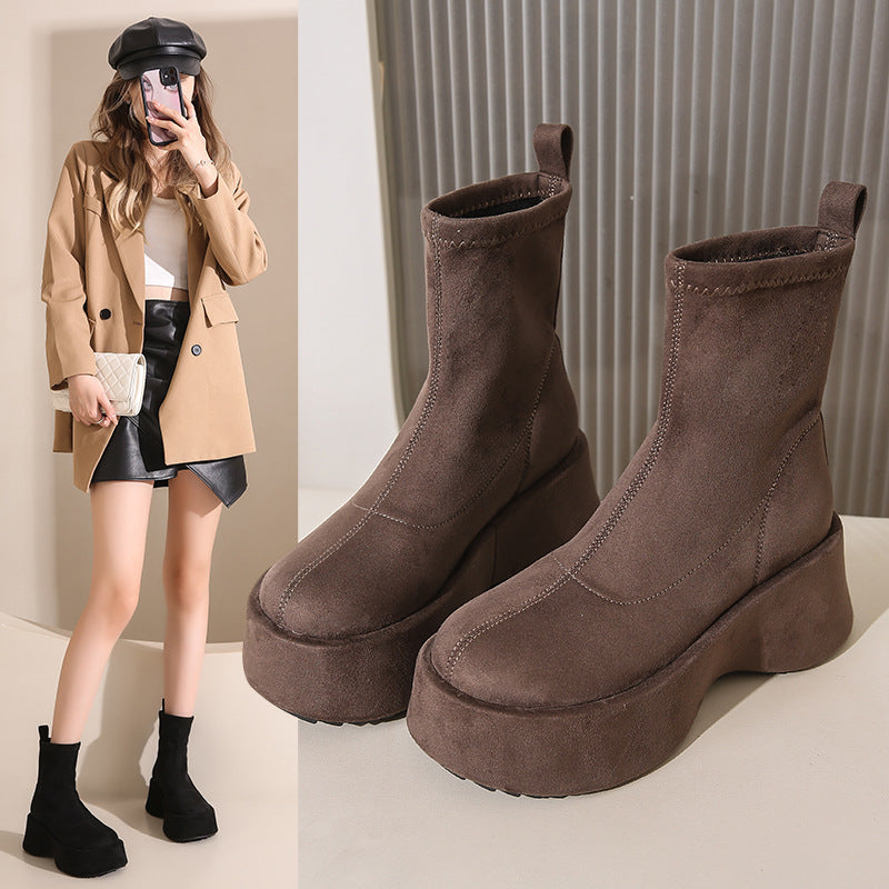 Bottines pour femmes en daim luxueux avec une semelle légère et confortable