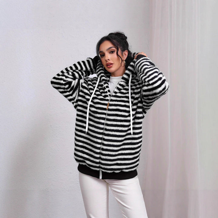 Veste en tricot douce pour femmes avec des rayures contrastées