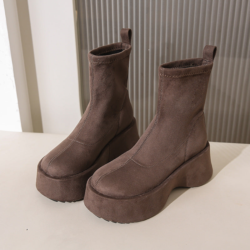 Bottines pour femmes en daim luxueux avec une semelle légère et confortable