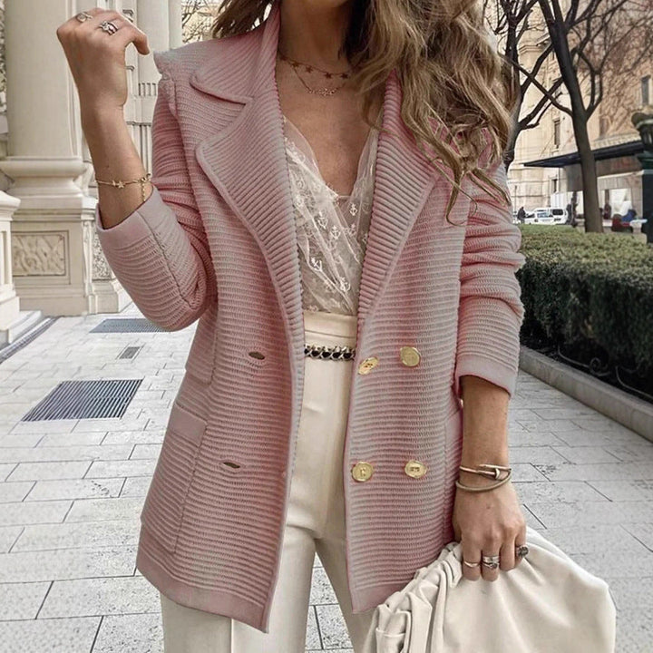 Blazer en tricot élégant pour femmes avec double rangée de boutons et design structuré