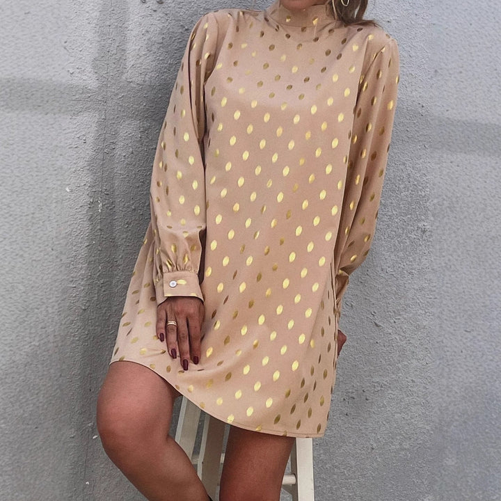 Robe mini élégante pour femmes avec des accents brillants et une coupe décontractée