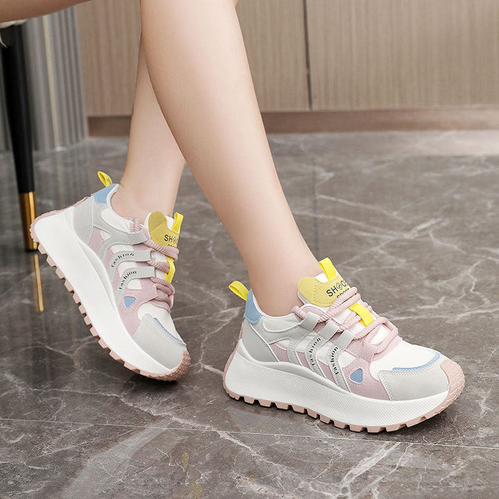 Baskets montantes sportives pour femmes avec un amorti tendance et une structure de surface respirante