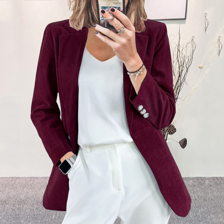 Blazer rayé féminin à la mode avec coupe slim