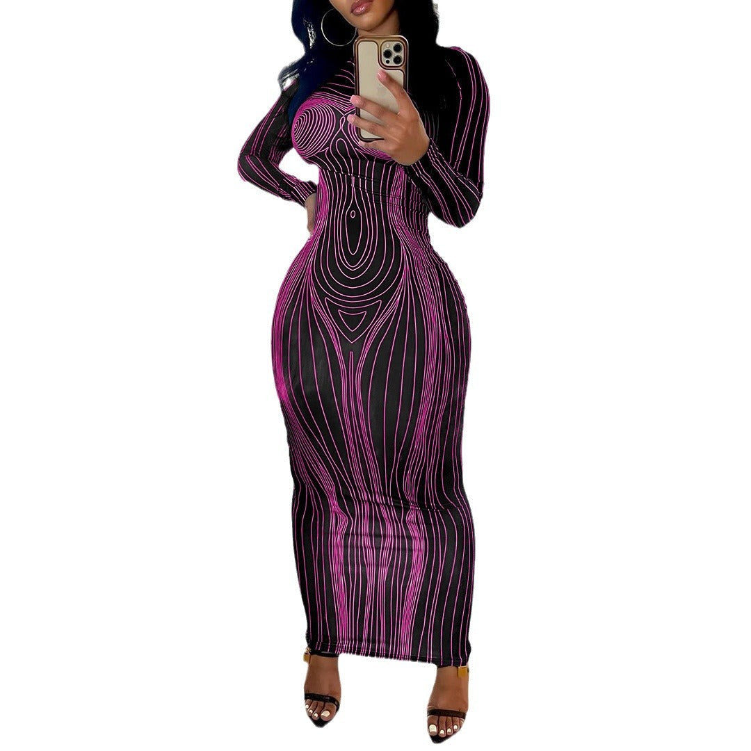 Robe maxi à manches longues ajustée pour femmes avec un design graphique moderne