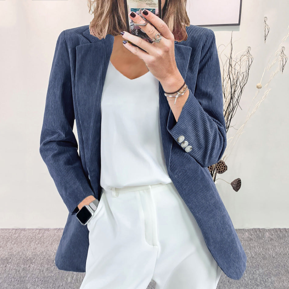 Blazer rayé féminin à la mode avec coupe slim