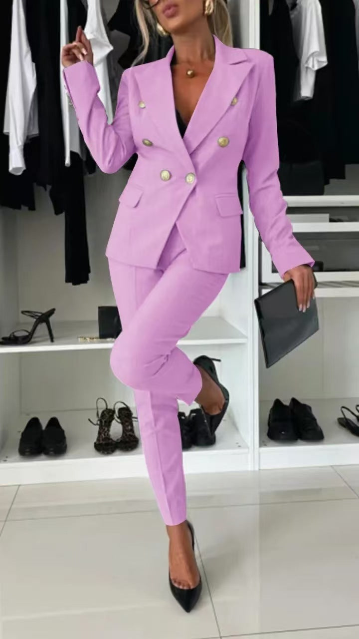 Ensemble de costume élégant pour femmes avec double boutonnage et coupe cintrée
