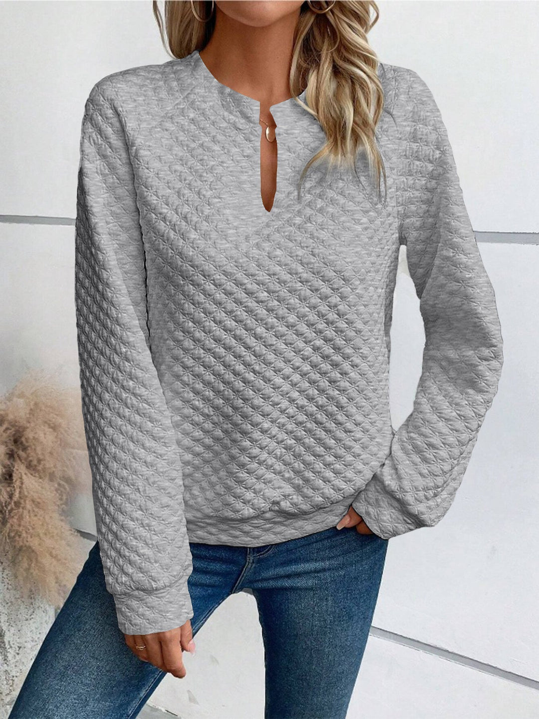 Sweat-shirt pour femmes avec design matelassé texturé et décolleté tendance