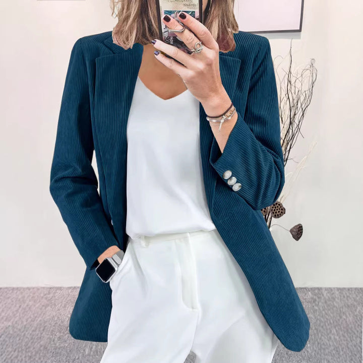 Blazer rayé féminin à la mode avec coupe slim