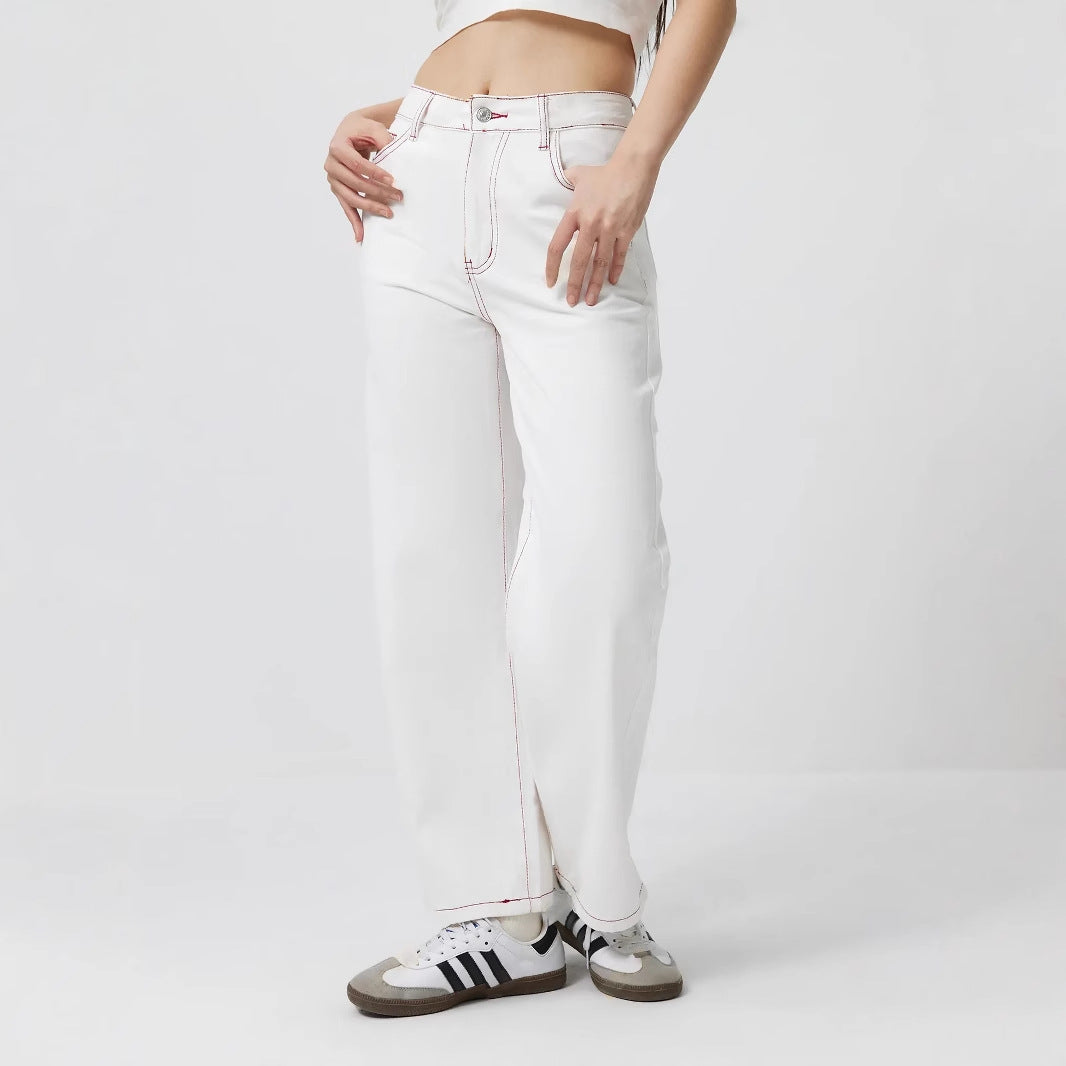 Jeans élégants pour femmes avec des broderies fruitées
