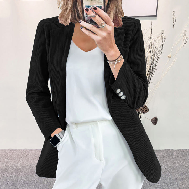 Blazer rayé féminin à la mode avec coupe slim