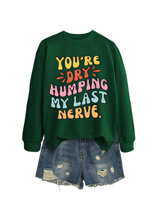 Sweatshirt pour femmes avec un slogan de bande dessinée joyeux et une coupe décontractée