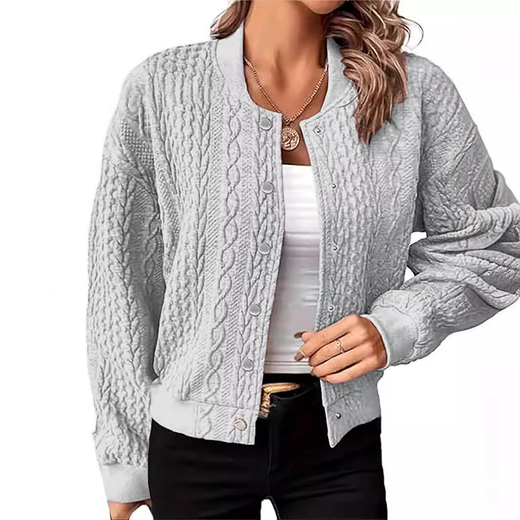 Gilet pour femmes au design moderne en torsades avec fermeture à boutons-pression