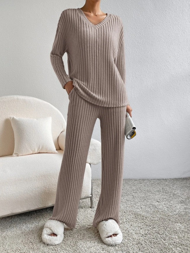 Ensemble tricot femme confortable au design côtelé moderne