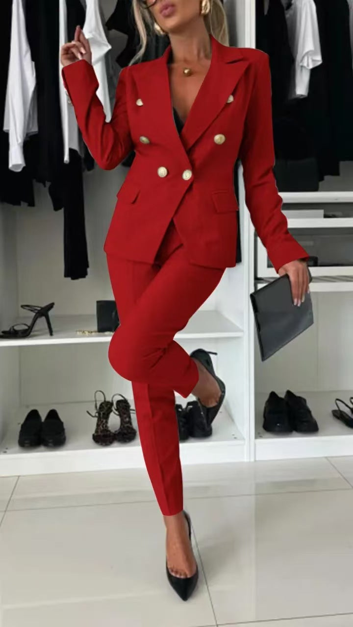 Ensemble de costume élégant pour femmes avec double boutonnage et coupe cintrée