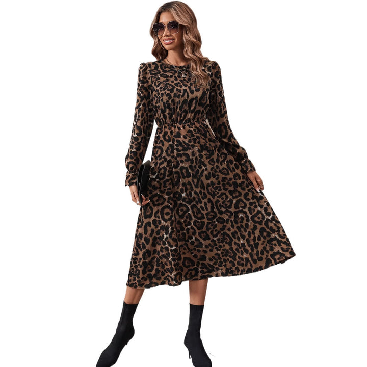 Robe maxi élégante pour femmes avec un motif léopard moderne et des manches bouffantes nostalgiques