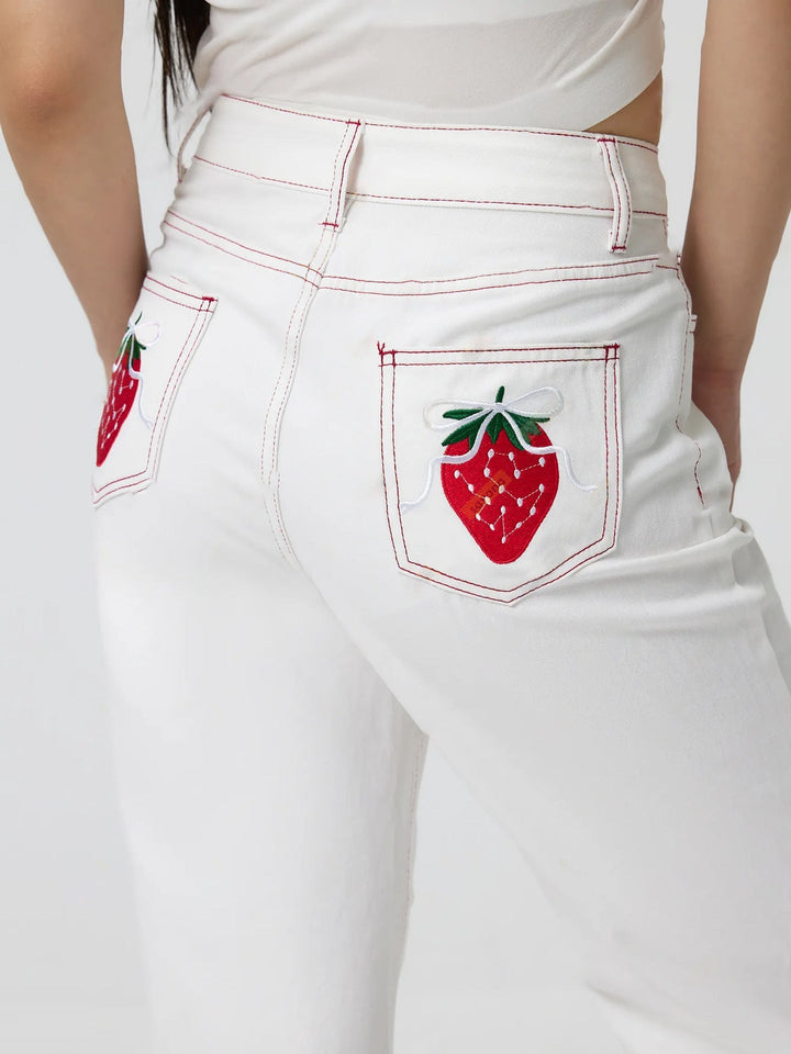 Jeans élégants pour femmes avec des broderies fruitées