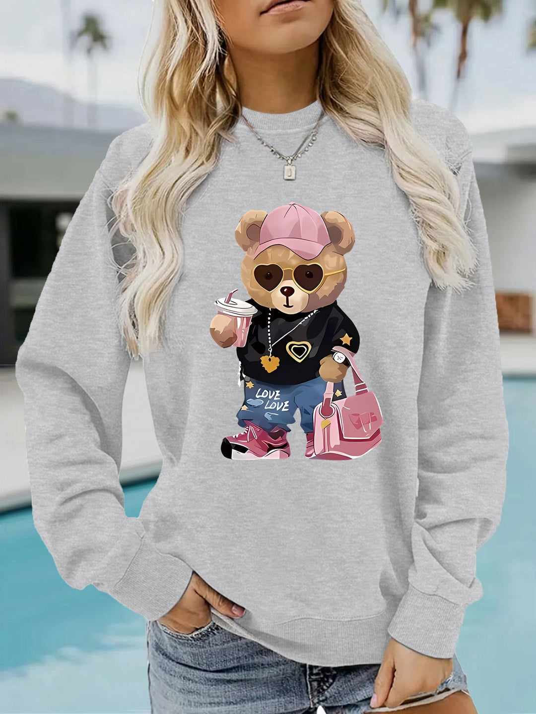 Sweatshirt pour femmes avec un motif unique de ours en cartoon et une inscription à la mode