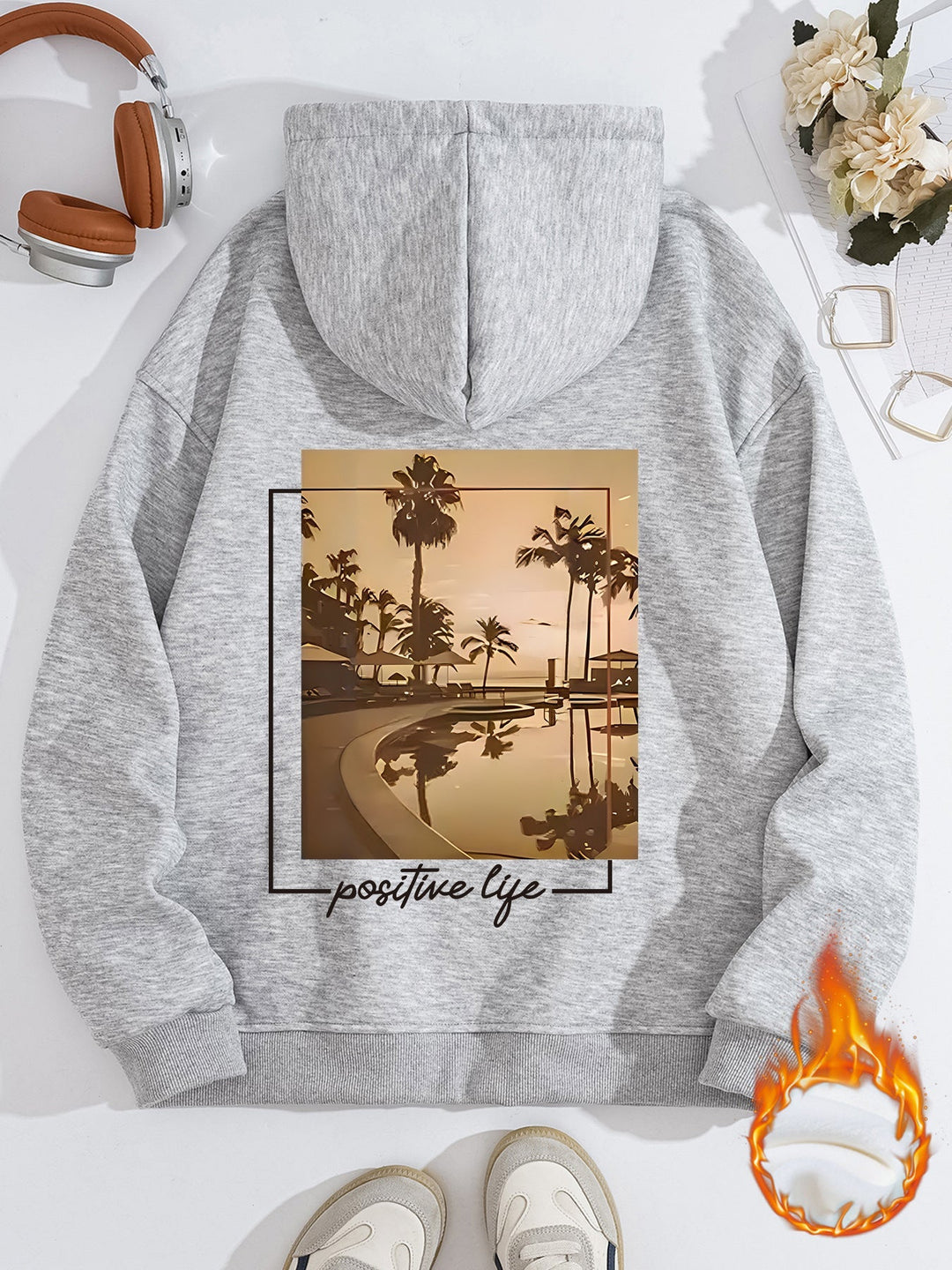 Sweat à capuche pour femmes avec motif de palmiers urbains et slogan positif