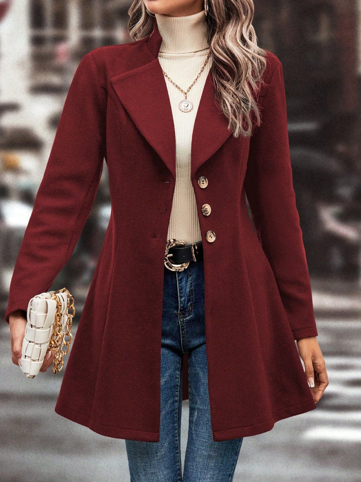 Manteau d'hiver élégant pour femmes avec coupe asymétrique et col montant