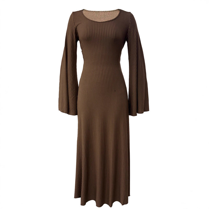 Robe maxi femme avec des manches évasées et des détails élégants