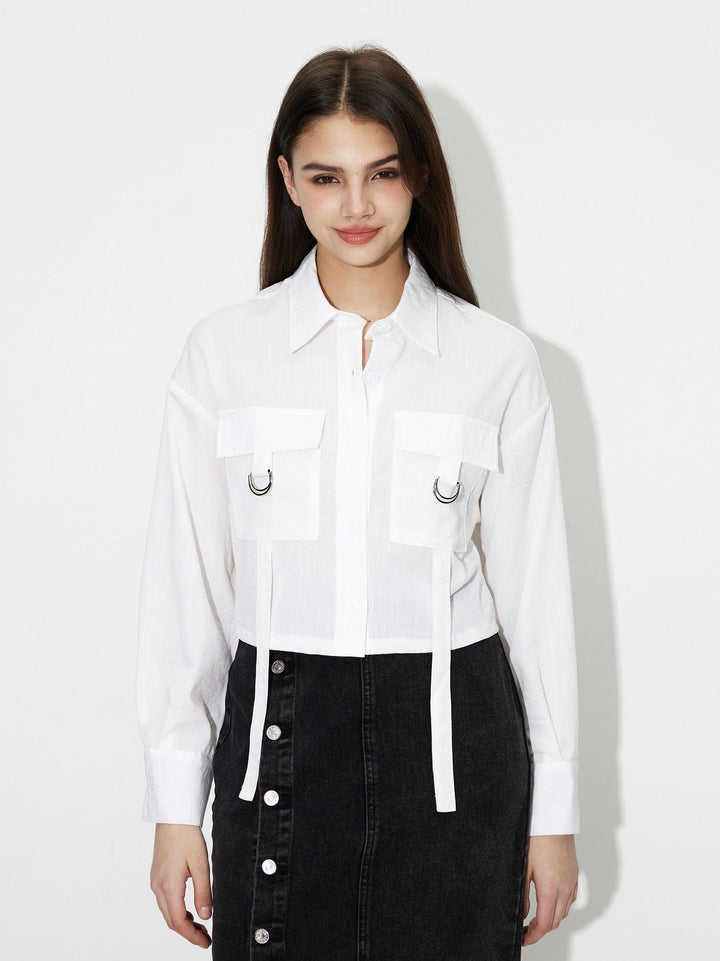 Blouse cropped pour femmes avec poches pratiques et détails modernes