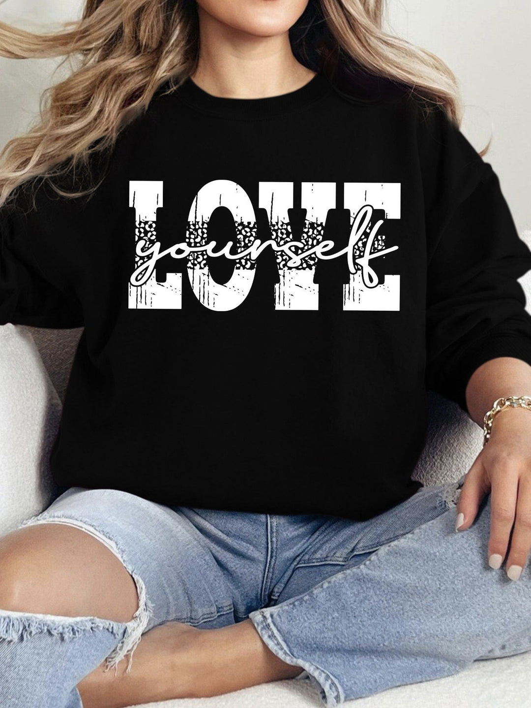 Sweat-shirt pour femmes avec un lettrage LOVE créatif et une coupe décontractée