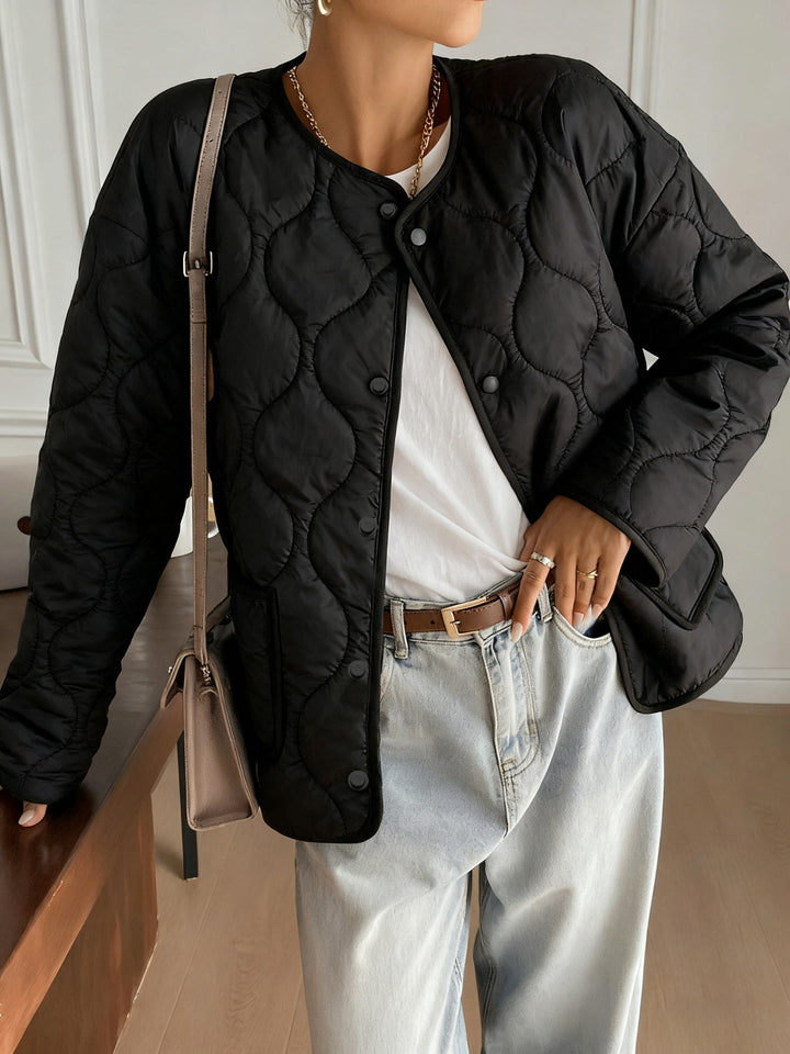Veste matelassée pour femmes au design moderne et aux poches pratiques