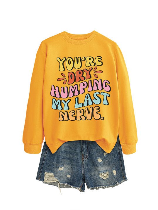 Sweatshirt pour femmes avec un slogan de bande dessinée joyeux et une coupe décontractée