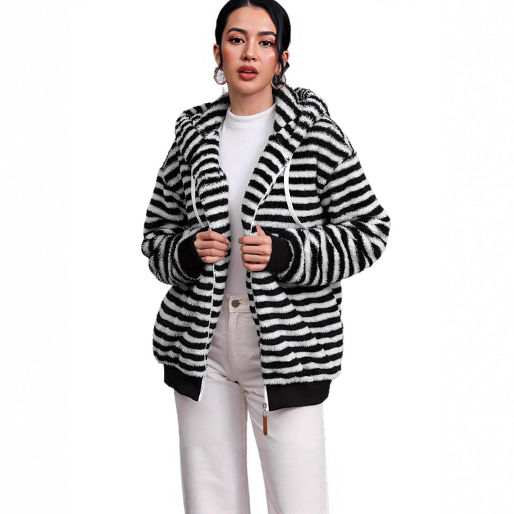Veste en tricot douce pour femmes avec des rayures contrastées