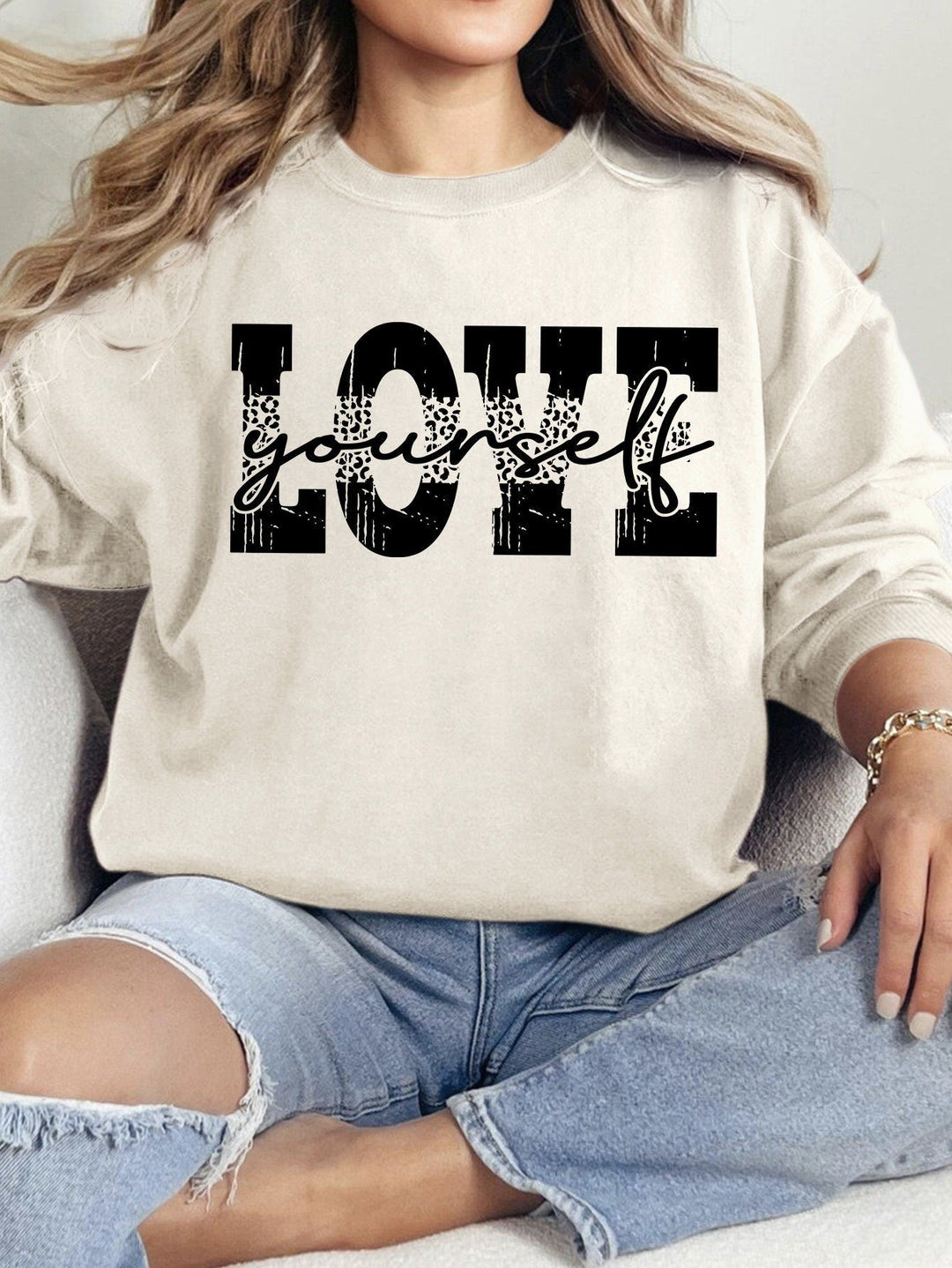Sweat-shirt pour femmes avec un lettrage LOVE créatif et une coupe décontractée