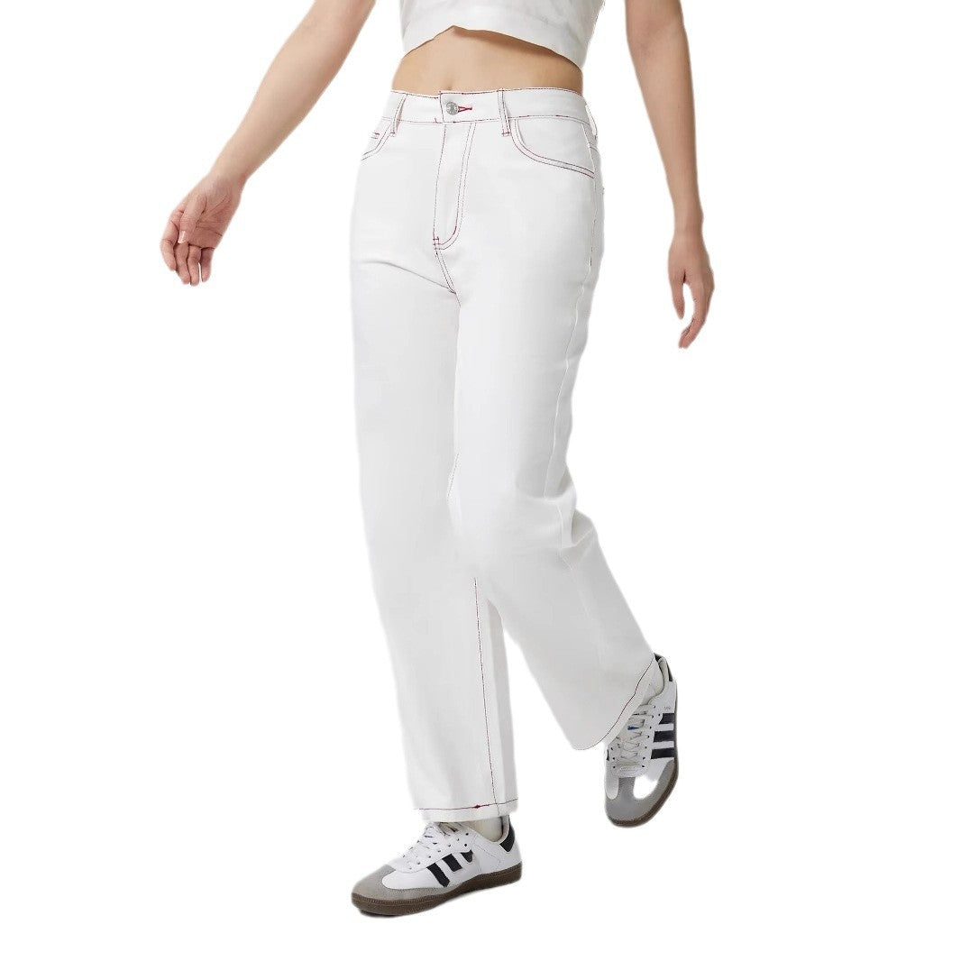 Jeans élégants pour femmes avec des broderies fruitées