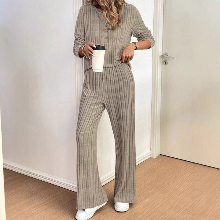 Ensemble en tricot décontracté pour femmes avec design à côtes à la mode et patte de boutonnage