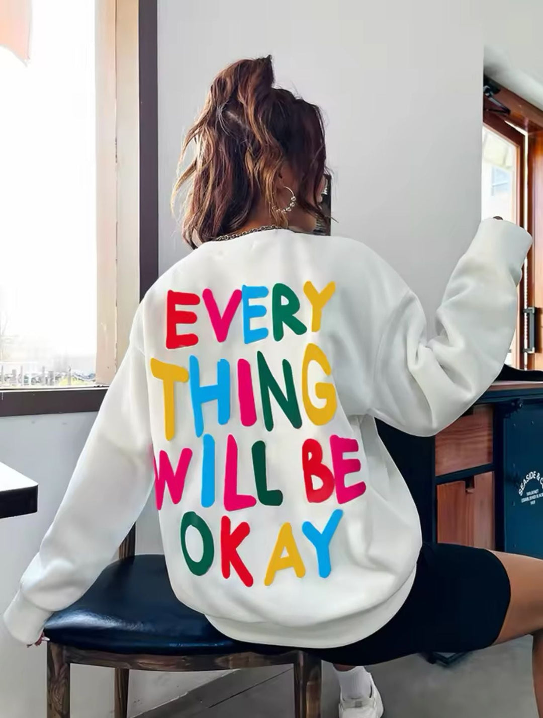 Sweatshirt pour femmes avec inscription colorée