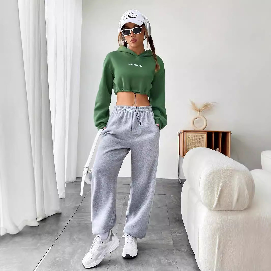 Hoodie cropped pour femmes avec inscription brodée et cordon de serrage