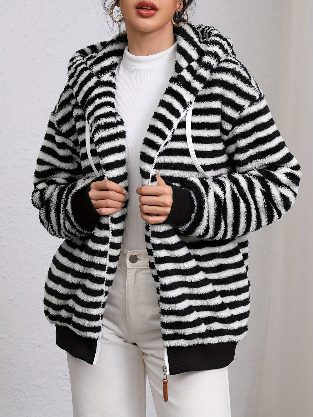 Veste en tricot douce pour femmes avec des rayures contrastées