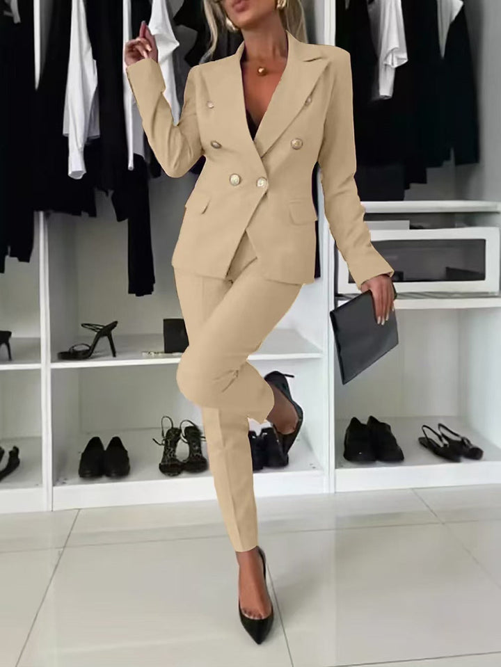 Ensemble de costume élégant pour femmes avec double boutonnage et coupe cintrée