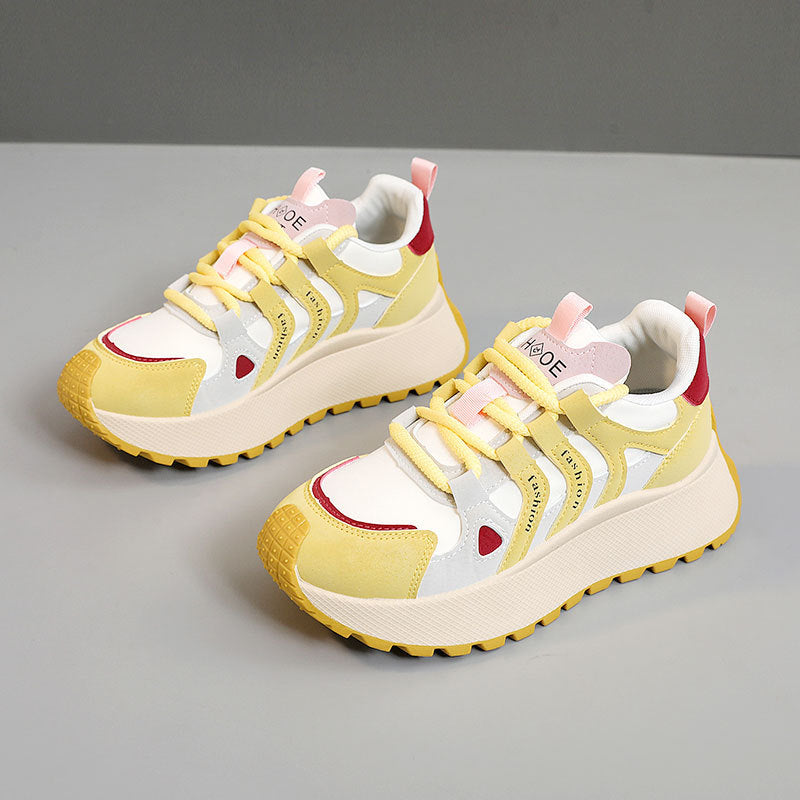 Baskets montantes sportives pour femmes avec un amorti tendance et une structure de surface respirante