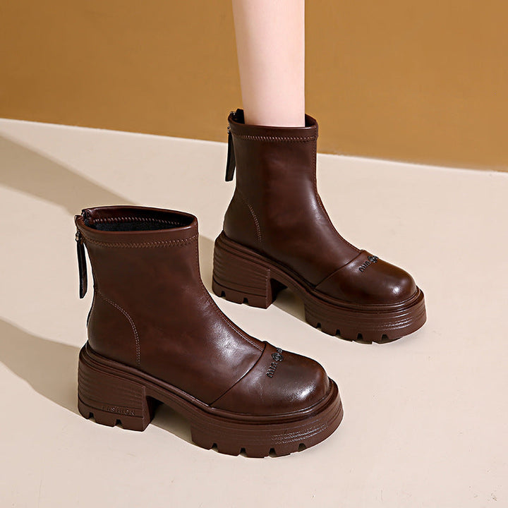 Bottines pour femmes avec un robuste talon bloc et une fermeture éclair moderne